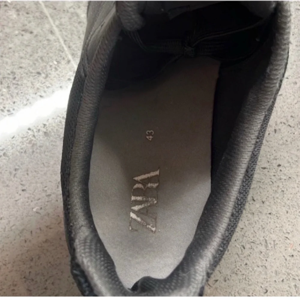 Zara retro leather sneakers size 43 euro (10us) black with laces